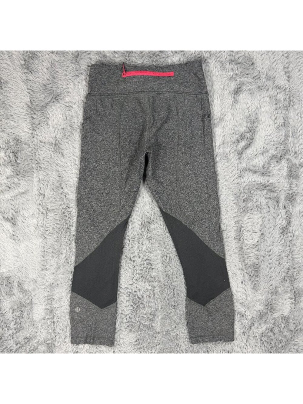 Lululemon Women's Size 4 Cropped Leggings Black Gray Athletic Fit Pockets Gym